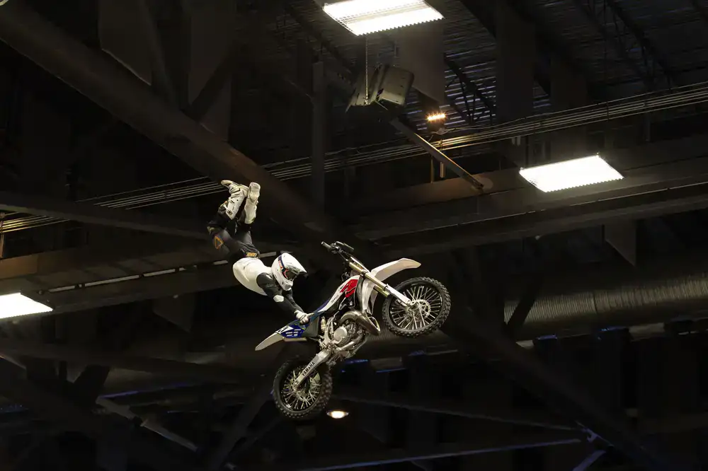 Huge safety airbag for tricks