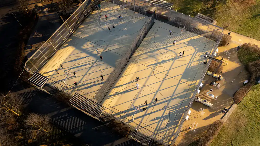 Main interconnected trampoline arena